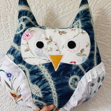 Load image into Gallery viewer, Owl Cushion
