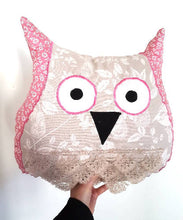 Load image into Gallery viewer, Owl Cushion
